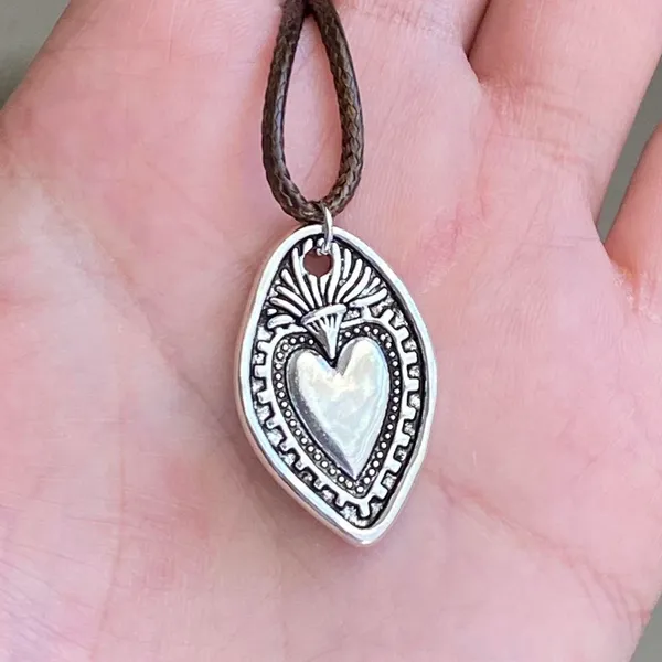 Handmade vintage antique goth style heart necklace 🙏❤️ - Image 4