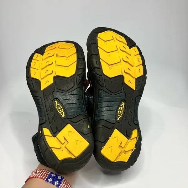 Keen‎ sandals kids size 6 - Image 5