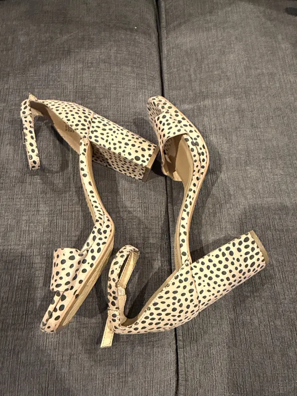 New Chinese Laundry Size 8M Beige and Black Polka Dot Block Heel Sandals - Image 3