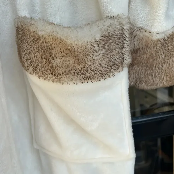 Things Remembered Fur Trim Plush Luxurious Bath Robe Embroidered Initial “F” NWT - Image 6