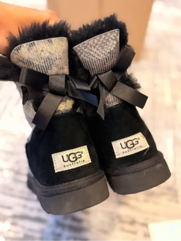 UGG women's US size 8 Mini Bailey Bow Snake Boots MSRP $225. - Image 6