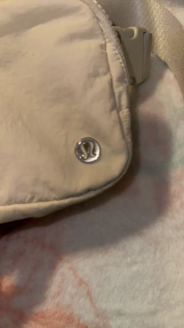 Lululemon Everywhere Belt Bag off white - Image 6