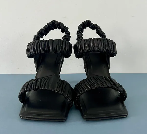 Gianni Bini Vanya Scrunched Square Toe Black Leather Heels - Image 3