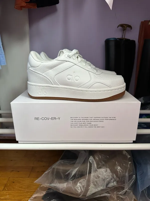 ALO Recover Mode Sneaker - Natural White/Gum - Image 5