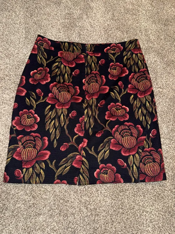 Ann Taylor Floral Jacquard Pencil Skirt with Red Rose Pattern - Image 3