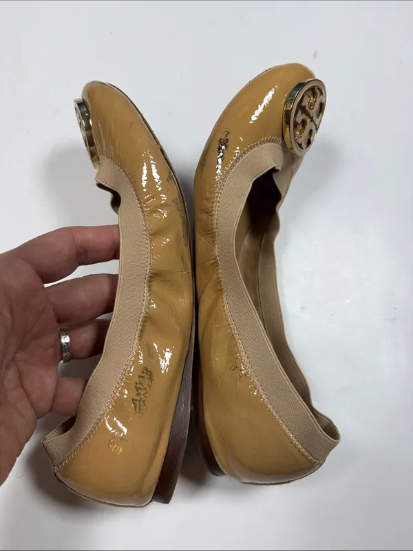 Tory Burch Caroline Metal Logo Medallion Flats S-612 Sz 9 - Image 4
