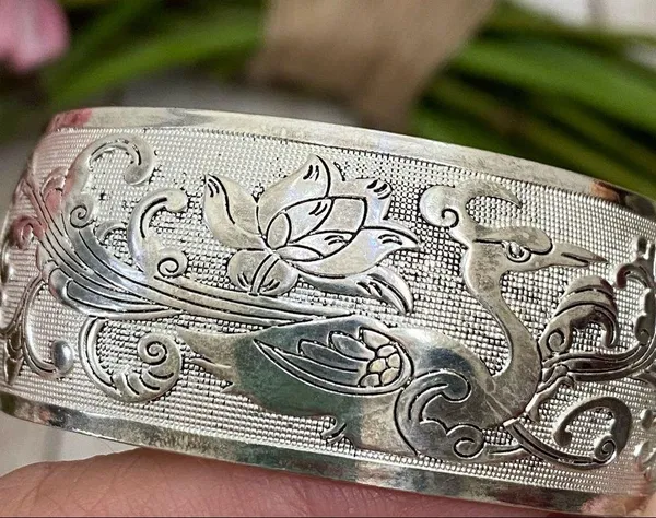 Unsigned Silver-tone Ornate Lotus Flower Peacock 1.25” Open Cuff Bangle Bracelet - Image 9