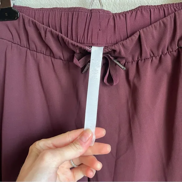 Lululemon On the Fly Jogger 28” Cassis - Image 6