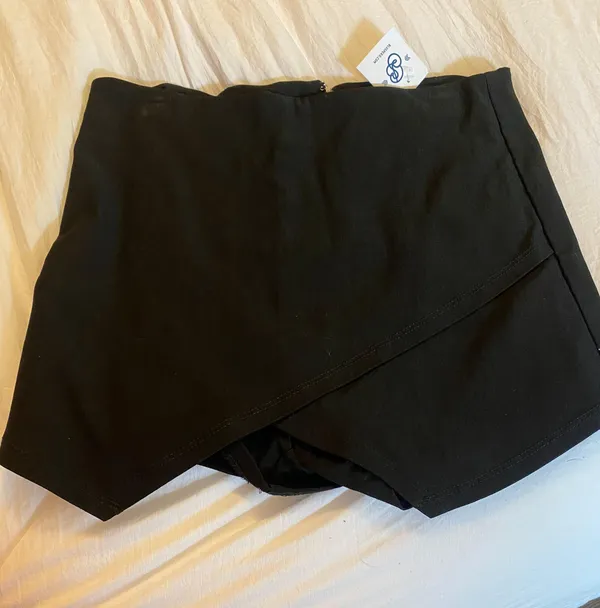 Black Boutique Petal Skort - Image 2