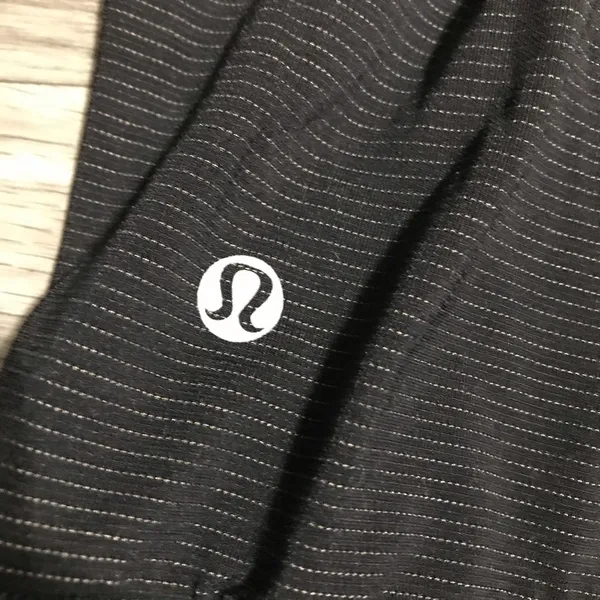Lululemon Black and White built in bra; size 6 - Image 3