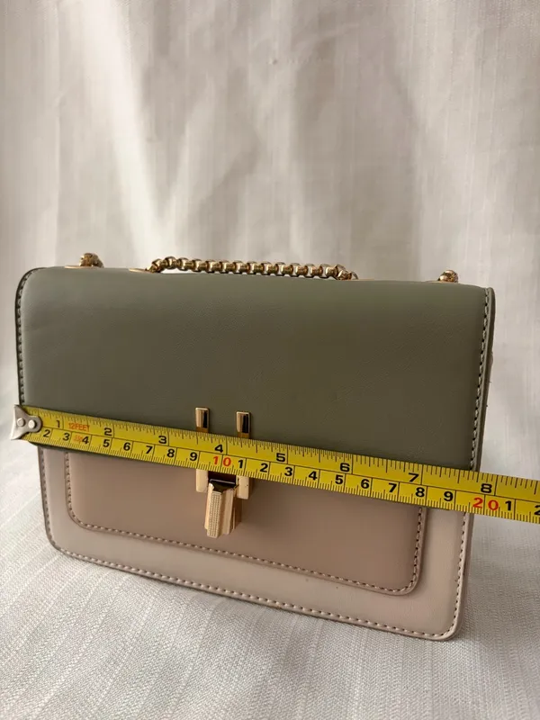 Crossbody Bag Bicolor Olive Beige Gold Chain T-Bar Closure Excellent Cond(B157) - Image 7