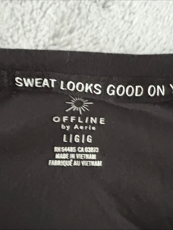 EUC Women’s Offline by aerie Black Long-Sleeve Lightweight Tee Size Large - Image 2