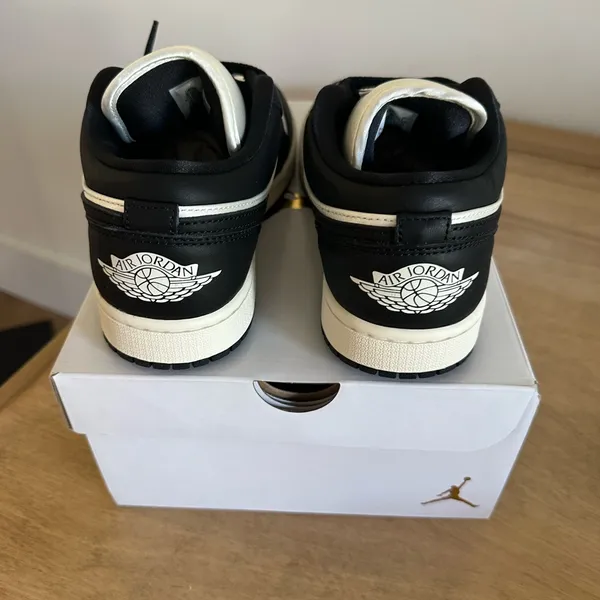 $160 NEW IN BOX! Air Jordan 1 Low SE women’s 8.5 - Image 3