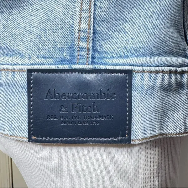Abercrombie & Fitch Women XS‎ Denim Jacket Light Wash Distressed Classic Grunge - Image 3