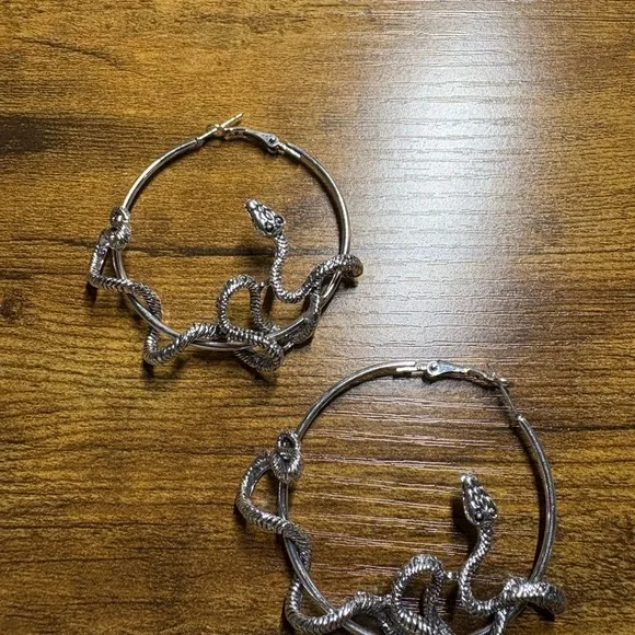 Snake Wrap Hoop Earrings Dark Gothic‎ Punk Medusa Style Silver Tone new - Image 2
