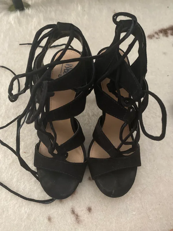 Tie Heels Size 5.5 - Image 2