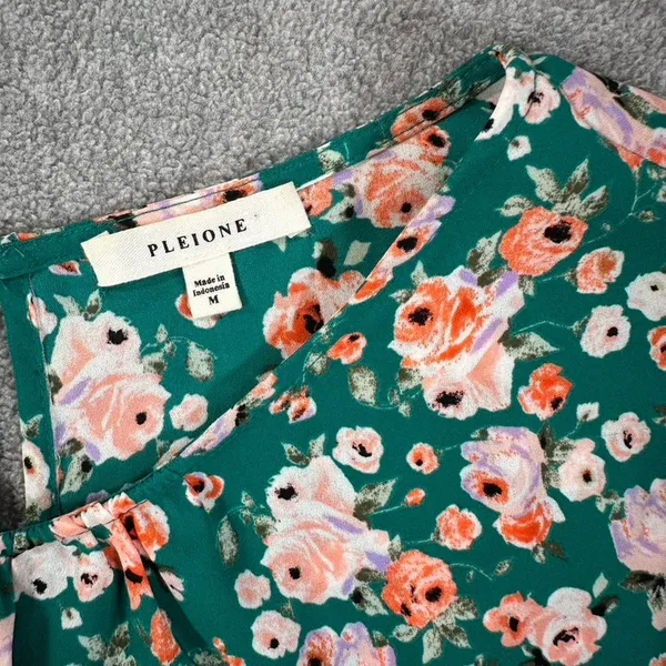 Pleione Green Floral Tiered Flutter Sleeve Blouse Women's Medium Round Neck - Image 3