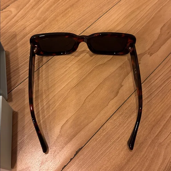Sojos Tortoise Shell Women's Sunglasses - Image 3