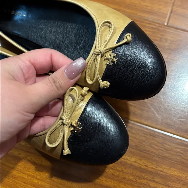 Tory Burch Leather Cap Toe Ballet Flat in Ginger Shortbread / Perfect Black - Image 3