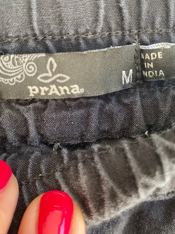 Prana black organic cotton embroidered mid rise shorts boho outdoorsy M - Image 5