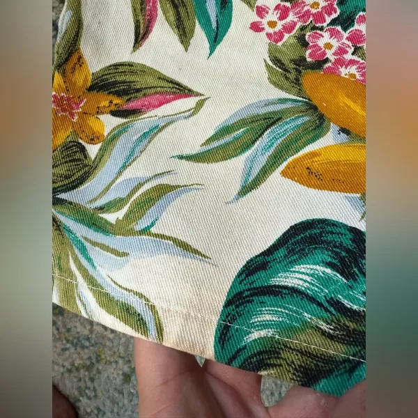 Vintage 90s jungle floral denim cotton jean shorts, size 4/6 - Image 2