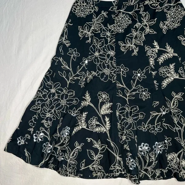 Ann Taylor LOFT Black Floral Sequins A-Line Skirt Size 4 Knee Length - Image 3