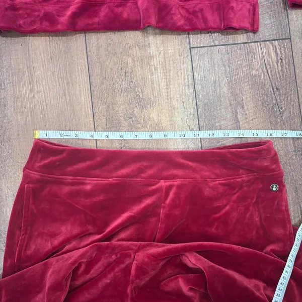 Tommy Bahama Women's Red Velour V-Neck Sweatshirt & Casual Pants Set Size Medium - Image 8