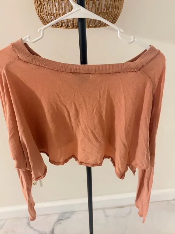 Urban Outfitters Cropped V-Neck Long Sleeve Top - Rust Pink - Image 7