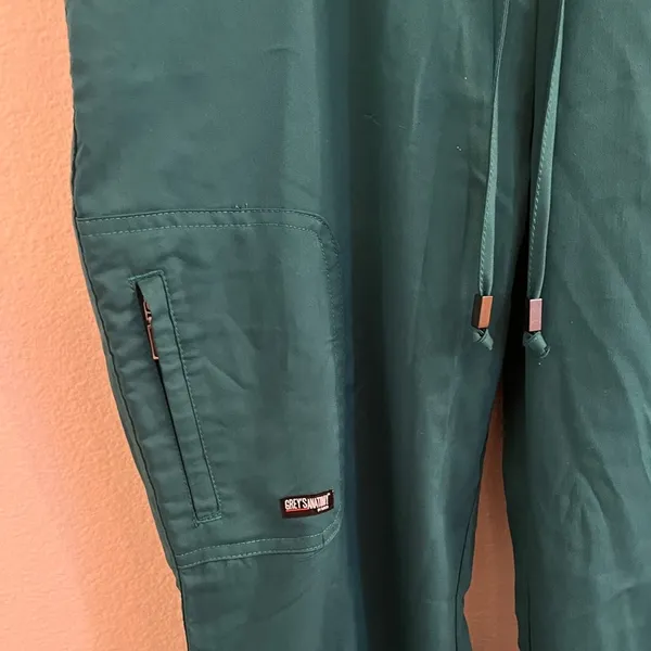 NWT Grey’s Anatomy By Barco Tie Front Cargo Pants Hunter Green Small - Image 5