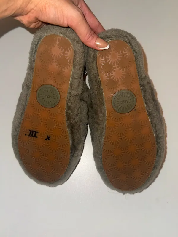 UGG fluff yeah slides size 8 - Image 4