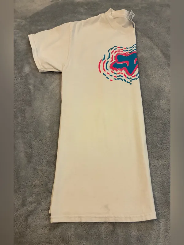 Women’s Gildan Heavy Cotton Short Sleeve Fox White Graphic Logo Tee Size Medium - Image 6