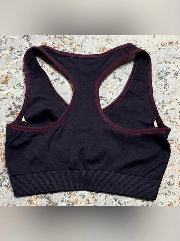 Gymshark Lift Seamless Sports Bra size Medium - Image 3