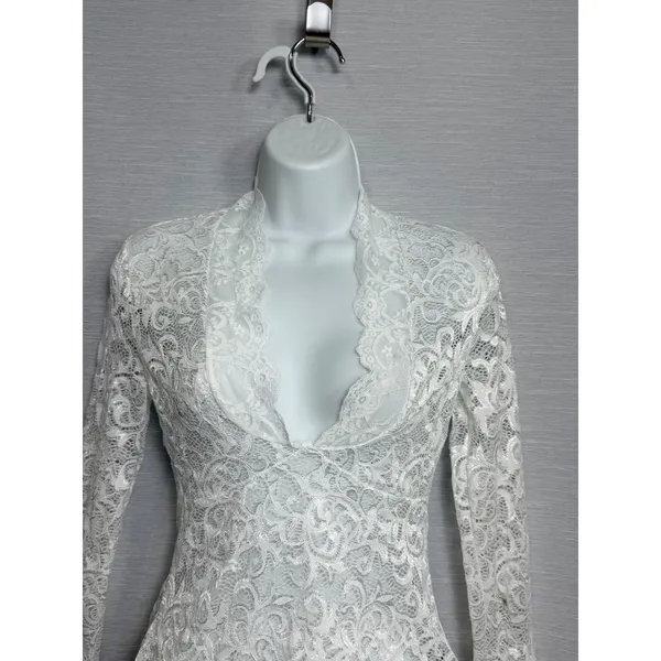 Edikted White Sheer Floral Lace Deep V-Neck Long Flared Sleeve Top Small NEW - Image 4