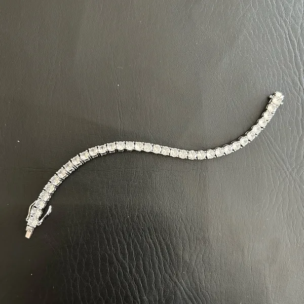 Moissanite Tennis Bracelet VVS1 5mm 7 Inches Silver Brand New - Image 3