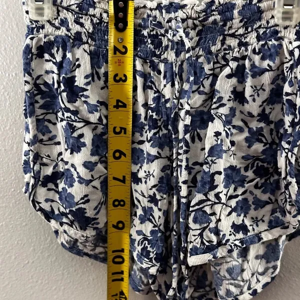 American Eagle Women Elastic Waist White/Blue Floral Loose Shorts size‎ XXS - Image 4