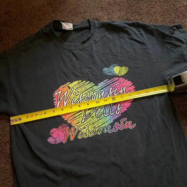 Wisconsin Dells black colorful heart short sleeve shirt M - Image 7
