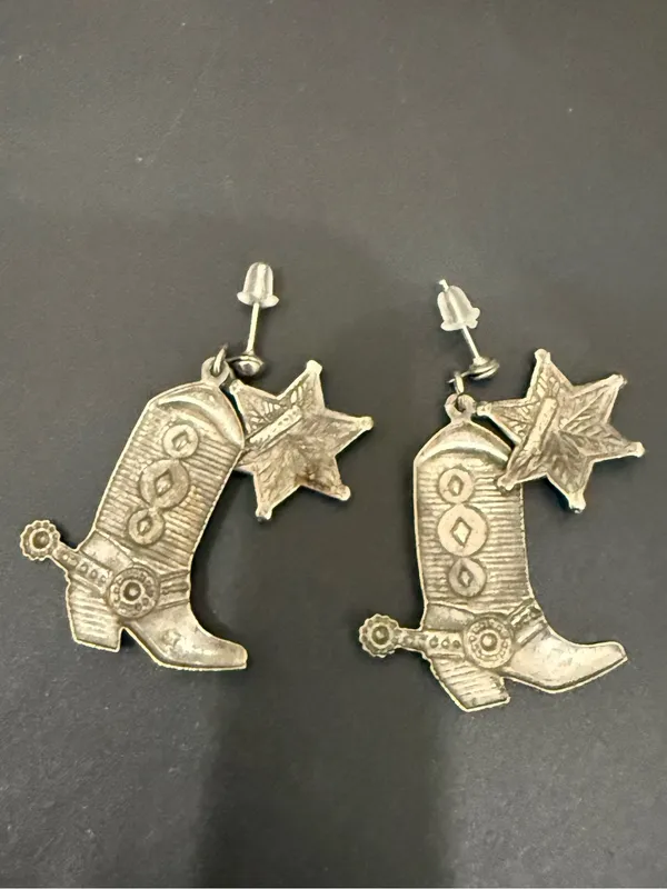 Vintage Style Silver-tone Cowboy Boots Sheriff Dangle Earrings - Image 7