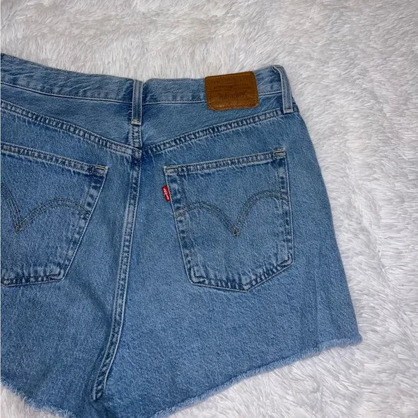 Levi’s Ribcage Light Wash Shorts size 33 - Image 2