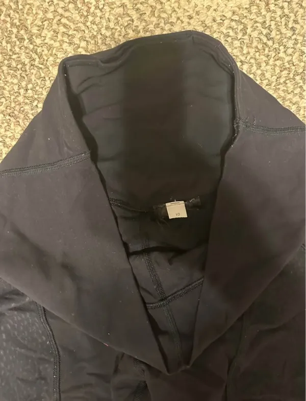 Women size 10 Lululemon cropped leggings - Image 5