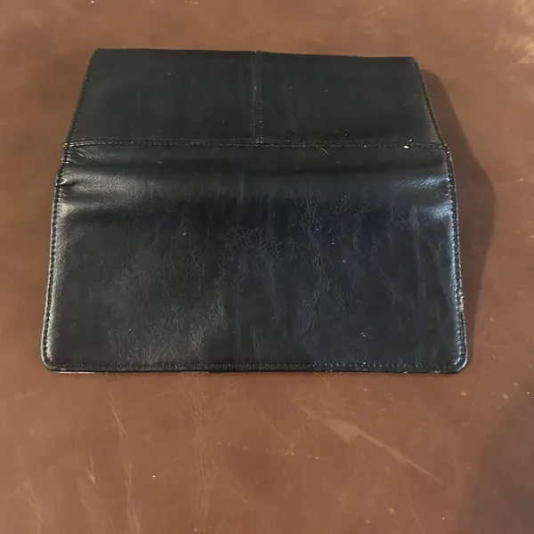 Eddie Bauer Black Leather Interior Zip Wallet great shape - Image 3