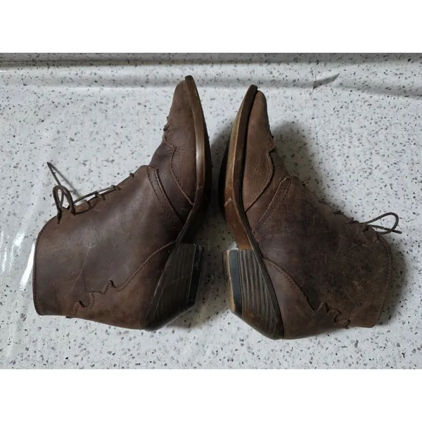 Harris Hawk Details Boots Leather Embossed Western Ankle Women Size 6.5 Spanish - Image 12