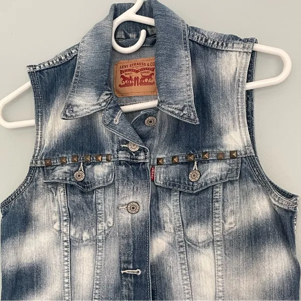 Levi’s Young Crop Trucker Denim Vest Sz M - Image 2