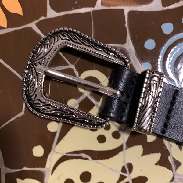 WESTERN FASHION Belt with Western Buckle. Sz: 7/28” - Image 4