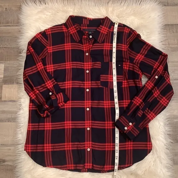 Tommy Hilfiger NWOT plaid roll tab button front shirt M - Image 10