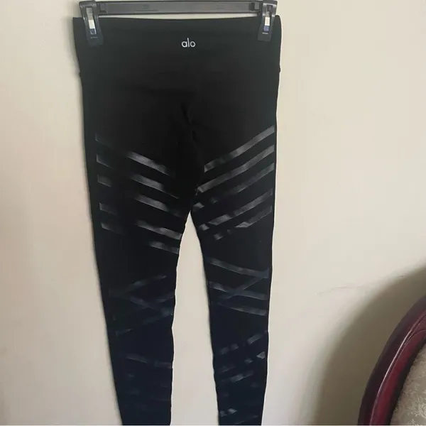 ALO YOGA | Lineal Airbrush Stripe Leggings- Size XS - Image 8