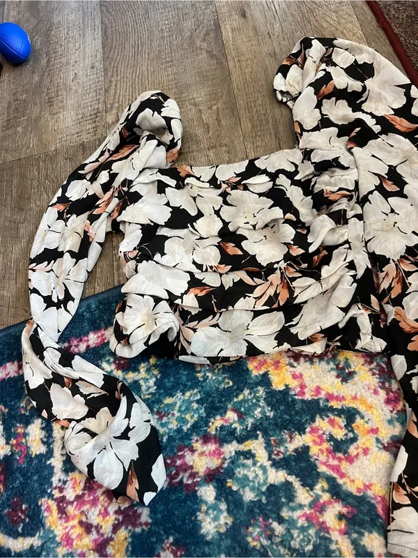 Abercrombie Floral Puff-Sleeve Cropped Top - Black & White - Image 7