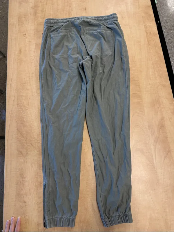 Athleta Light Gray/Green Jogger Pants with Zippered Pockets size 4 - Image 7