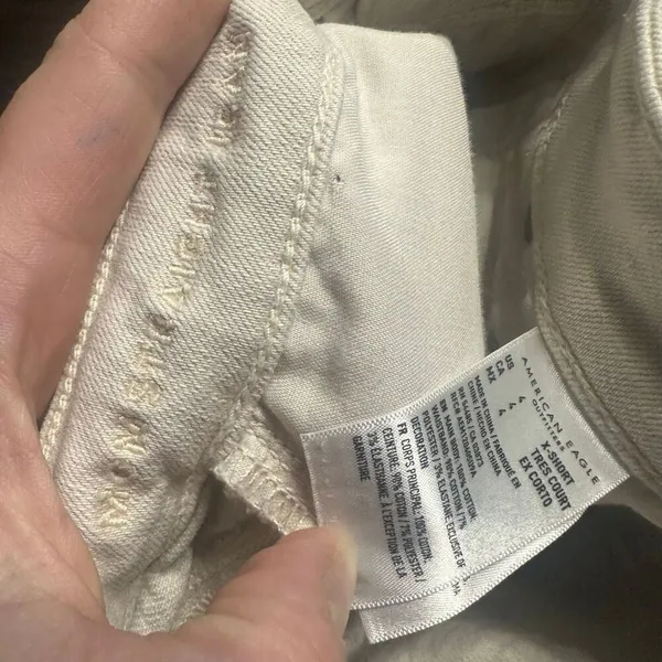American Eagle cream distressed size 4 short Mom straight jeans - Image 2