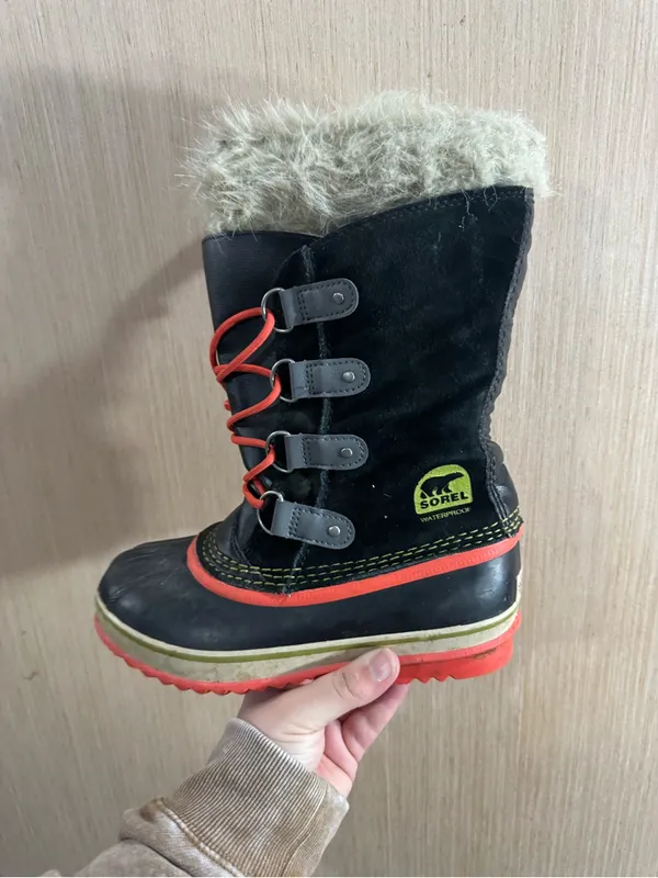 Women’s Sorel Black and Salmon Pink Snow Boots with Faux Fur Trim Size 6 - Image 7