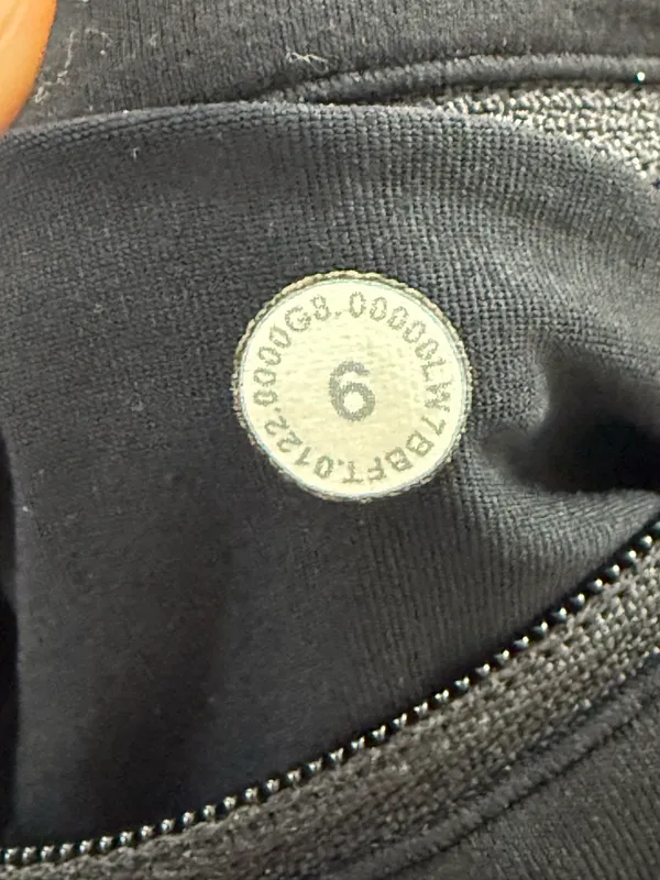 Lululemon Shorts Hotty Hot 4" High-Rise - Image 5